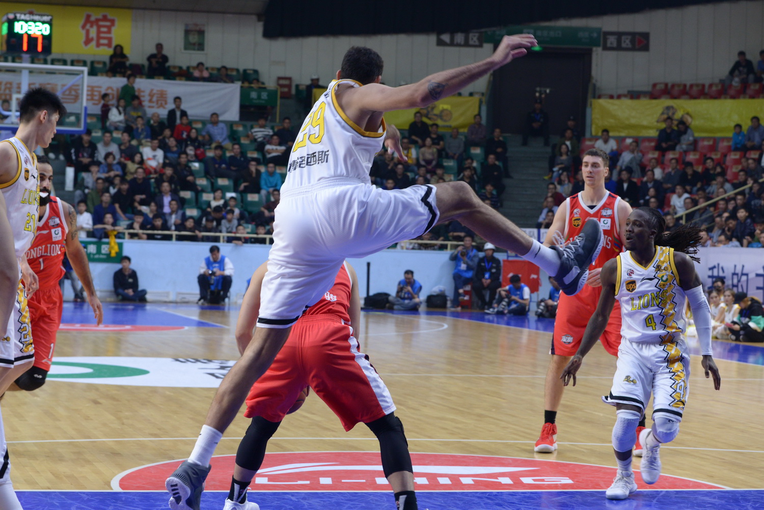 图说广厦｜轻敌吞毒奶，春哥来背锅｜广厦116-118广州现场高清图