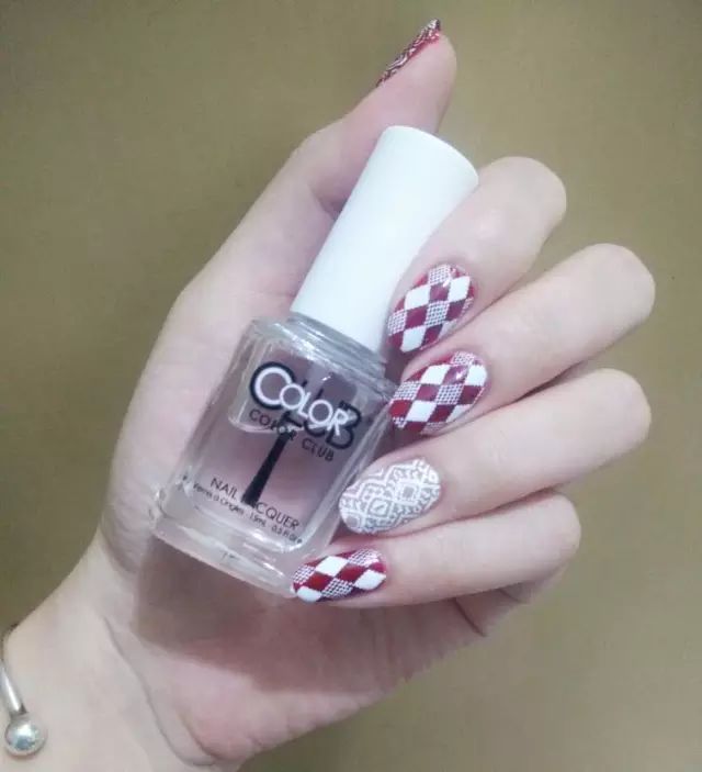 涂指甲油的正确步骤与技巧,怎样才能涂指甲油是正确的方法