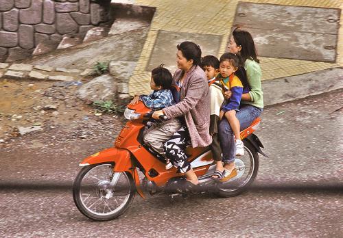 在越南骑摩托车游,越南人骑摩托车旅游中国