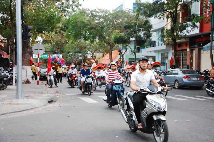 在越南骑摩托车游,越南人骑摩托车旅游中国
