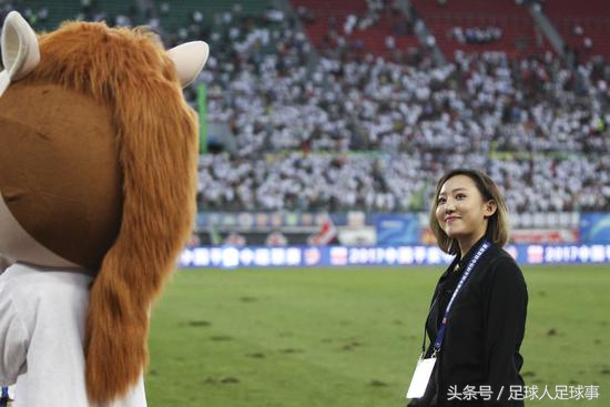 中超美女总经理文筱婷的小梦想：建10万人球场坐满热爱足球的球迷