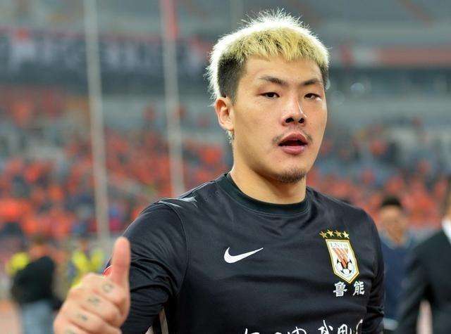 谁是现在足坛第一门将,目前足坛最强守门员是谁