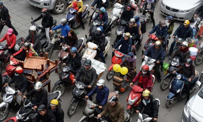 在越南骑摩托车游,越南人骑摩托车旅游中国