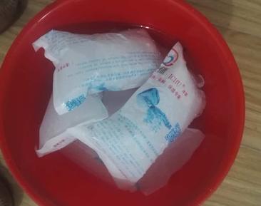 宝宝摔到头肿了个大包妈妈心好痛,宝宝摔着爸爸心疼哭了