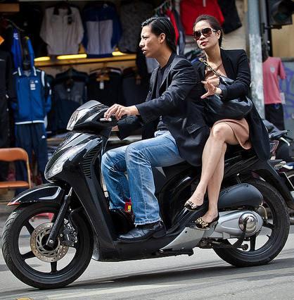 在越南骑摩托车游,越南人骑摩托车旅游中国