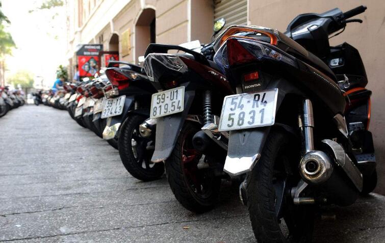 在越南骑摩托车游,越南人骑摩托车旅游中国