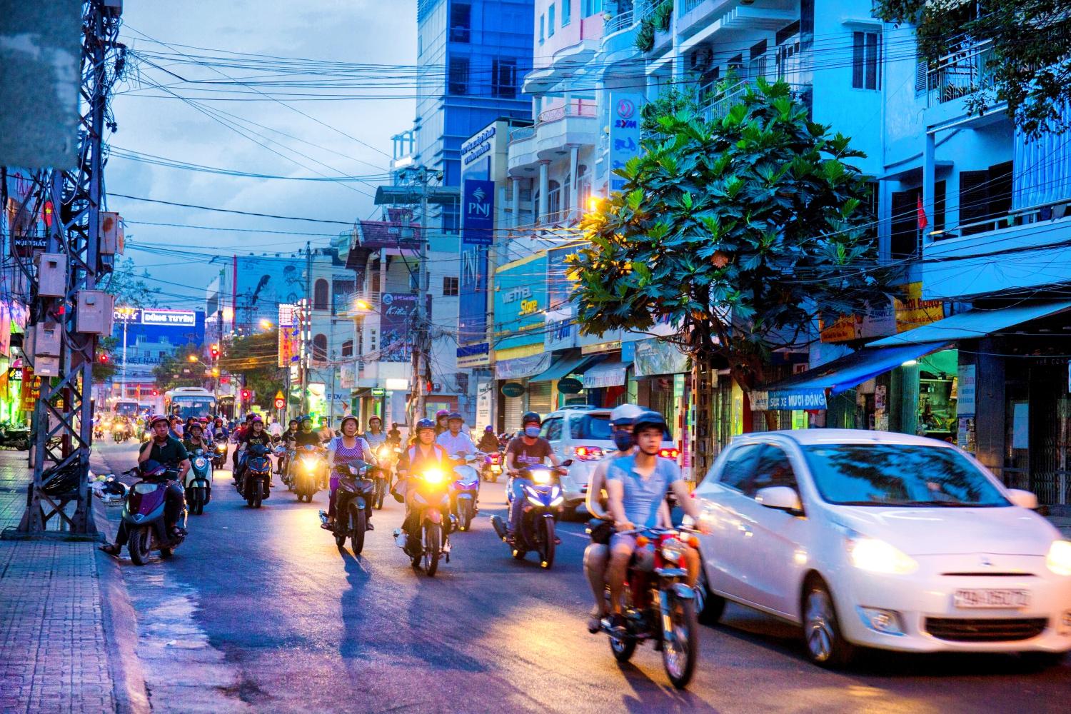 在越南骑摩托车游,越南人骑摩托车旅游中国