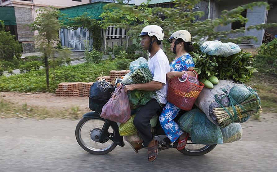 在越南骑摩托车游,越南人骑摩托车旅游中国