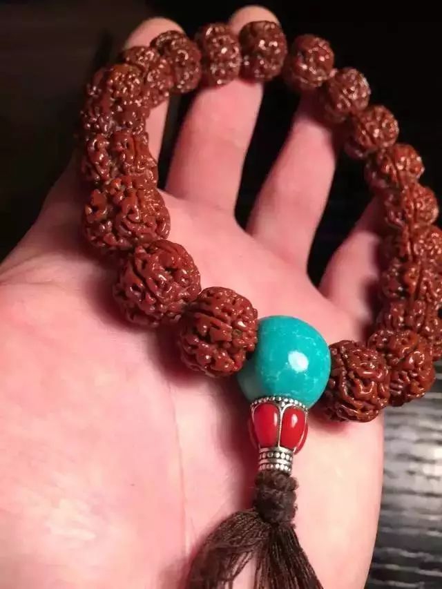 地摊手串为什么便宜,十种手串都是地摊货