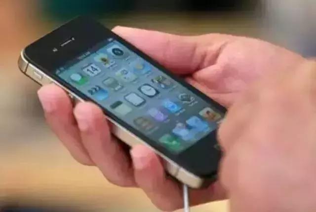 手机剩余20%电量充电合适吗,手机电量不足20%