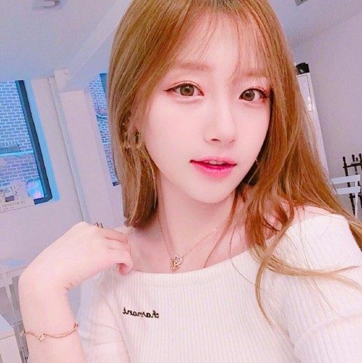 头发显白点的色系,头发显白染什么颜色好看