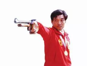 晨看*疆新**｜宠妻狂魔每天为老婆做花式便当；“网红”餐厅席卷乌市