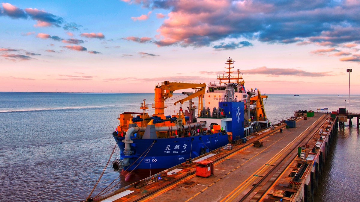 天鲲号航母下水照片,天鲲号简介