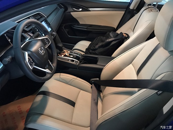 十代思域炫动蓝白色轮毂改装,思域十代炫动蓝内饰