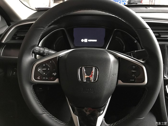 十代思域炫动蓝白色轮毂改装,思域十代炫动蓝内饰