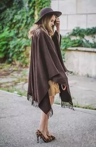 披上这一席披肩斗篷吧~