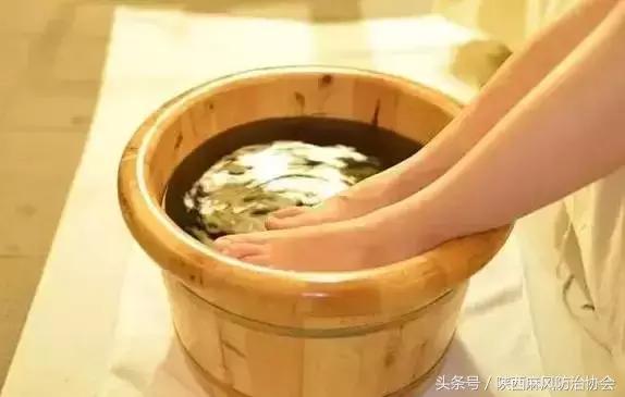 冬天泡脚护脚的方法,养生泡脚又到了冻手冻脚的季节了
