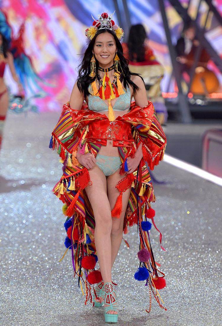 大表姐刘雯身价,中国超模大表姐刘雯最全秀场盘点