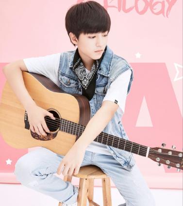 王俊凯会弹吉他吗,王俊凯是怎么弹吉他的