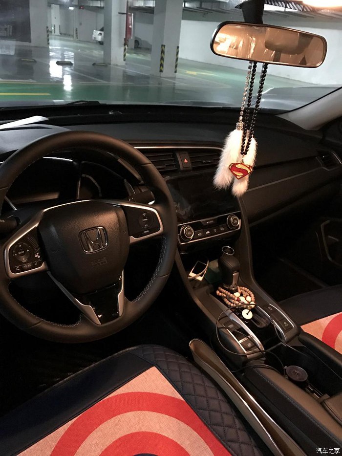 十代思域炫动蓝白色轮毂改装,思域十代炫动蓝内饰