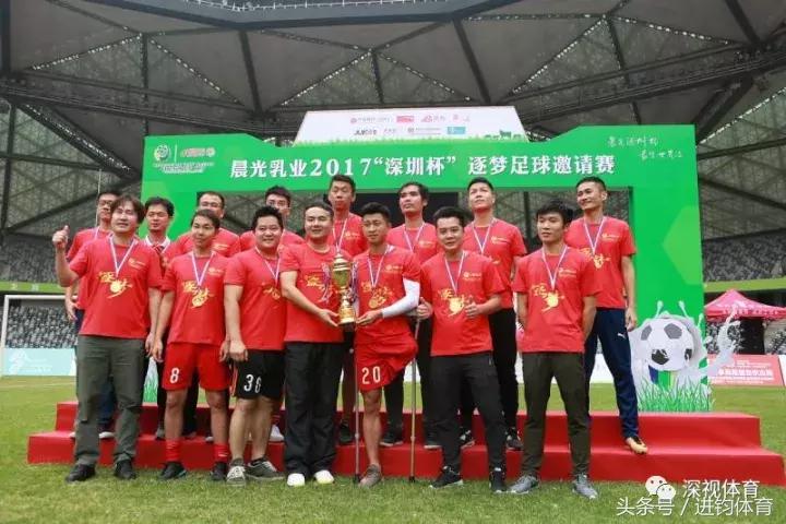 何忆义独腿足球视频,独腿球王何忆义比赛