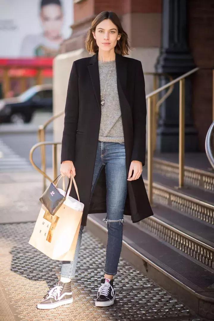 红色毛衣配什么毛衣链好看,想把毛衣穿时髦从拒绝这3款开始