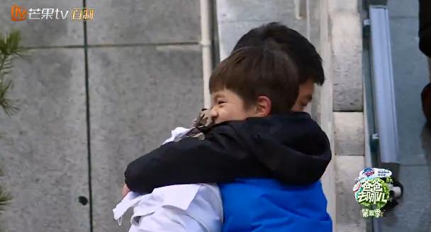 max和嗯哼片段,max和嗯哼哭