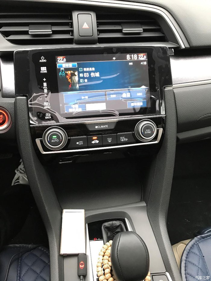 十代思域炫动蓝白色轮毂改装,思域十代炫动蓝内饰