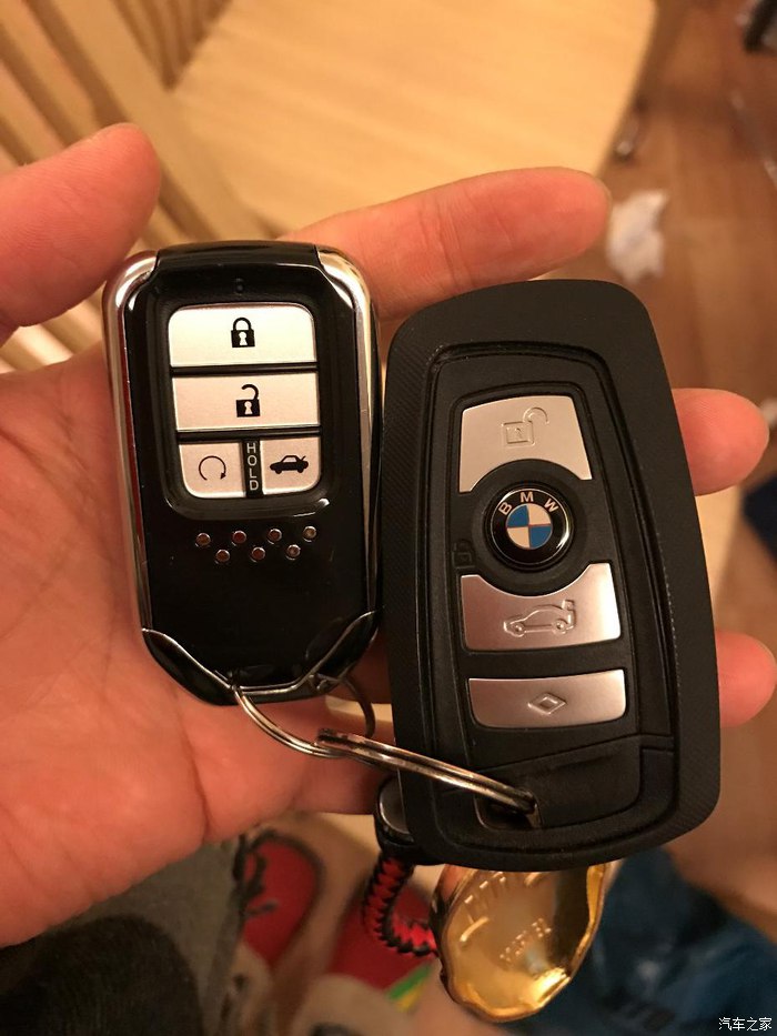 十代思域炫动蓝白色轮毂改装,思域十代炫动蓝内饰