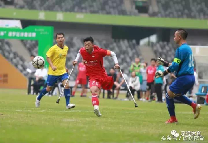 何忆义独腿足球视频,独腿球王何忆义比赛