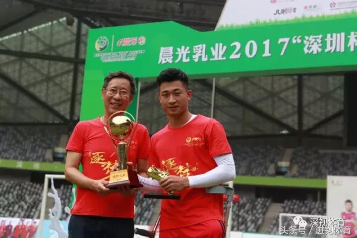 何忆义独腿足球视频,独腿球王何忆义比赛