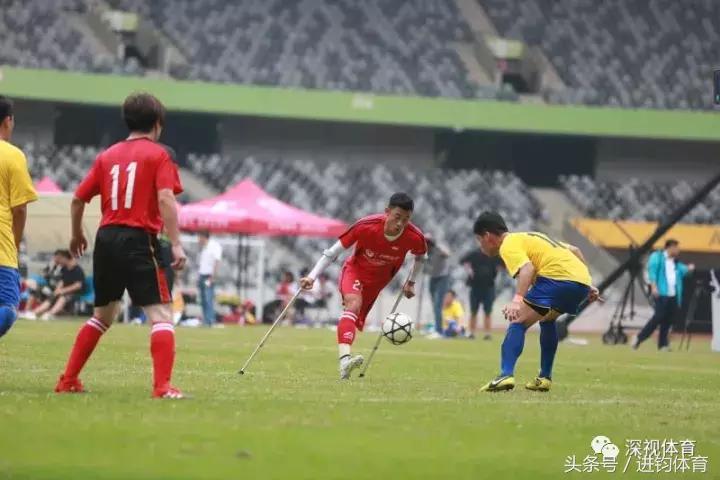 何忆义独腿足球视频,独腿球王何忆义比赛