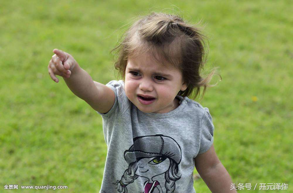 刚学走路的宝宝一直磕磕碰碰,会走路了宝宝别再磕磕碰碰