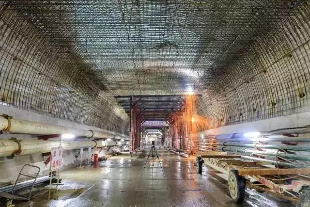 武汉地铁早高峰4号线,武汉地铁红色专列