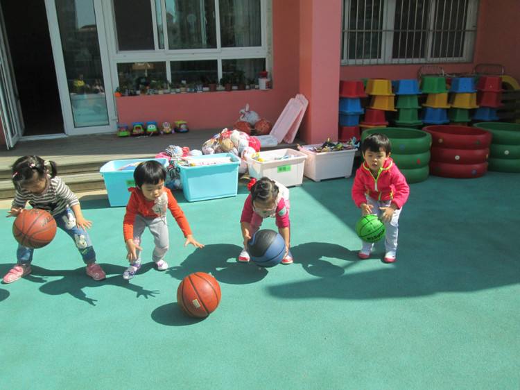 幼儿园皮球室内趣味游戏,幼儿园户外游戏大班皮球玩法