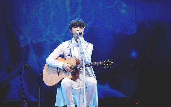 王俊凯会弹吉他吗,王俊凯是怎么弹吉他的