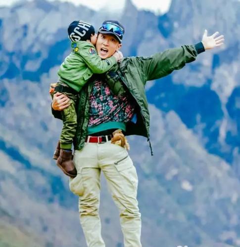 max和嗯哼片段,max和嗯哼哭