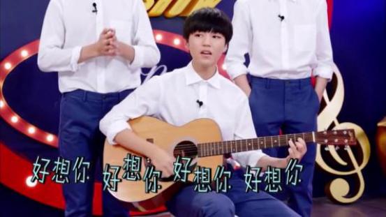 王俊凯会弹吉他吗,王俊凯是怎么弹吉他的