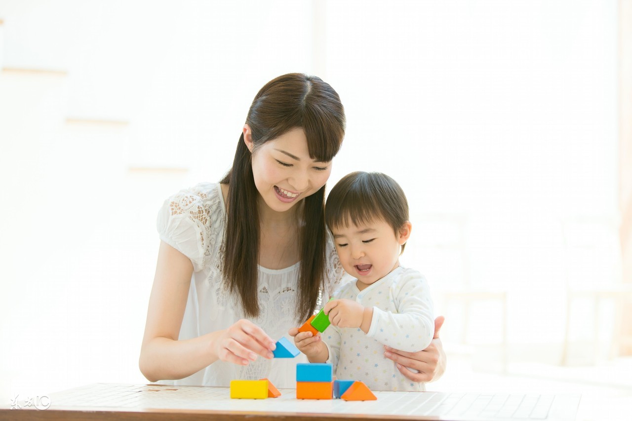 1岁多宝宝总是哼哼唧唧哭闹,两三岁宝宝总是哭闹怎么回事