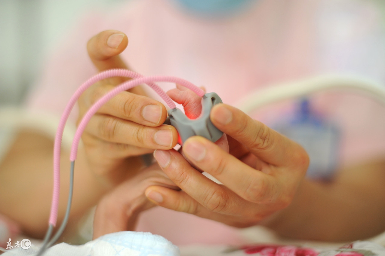 世界早产儿救治,世界早产儿日探望早产儿