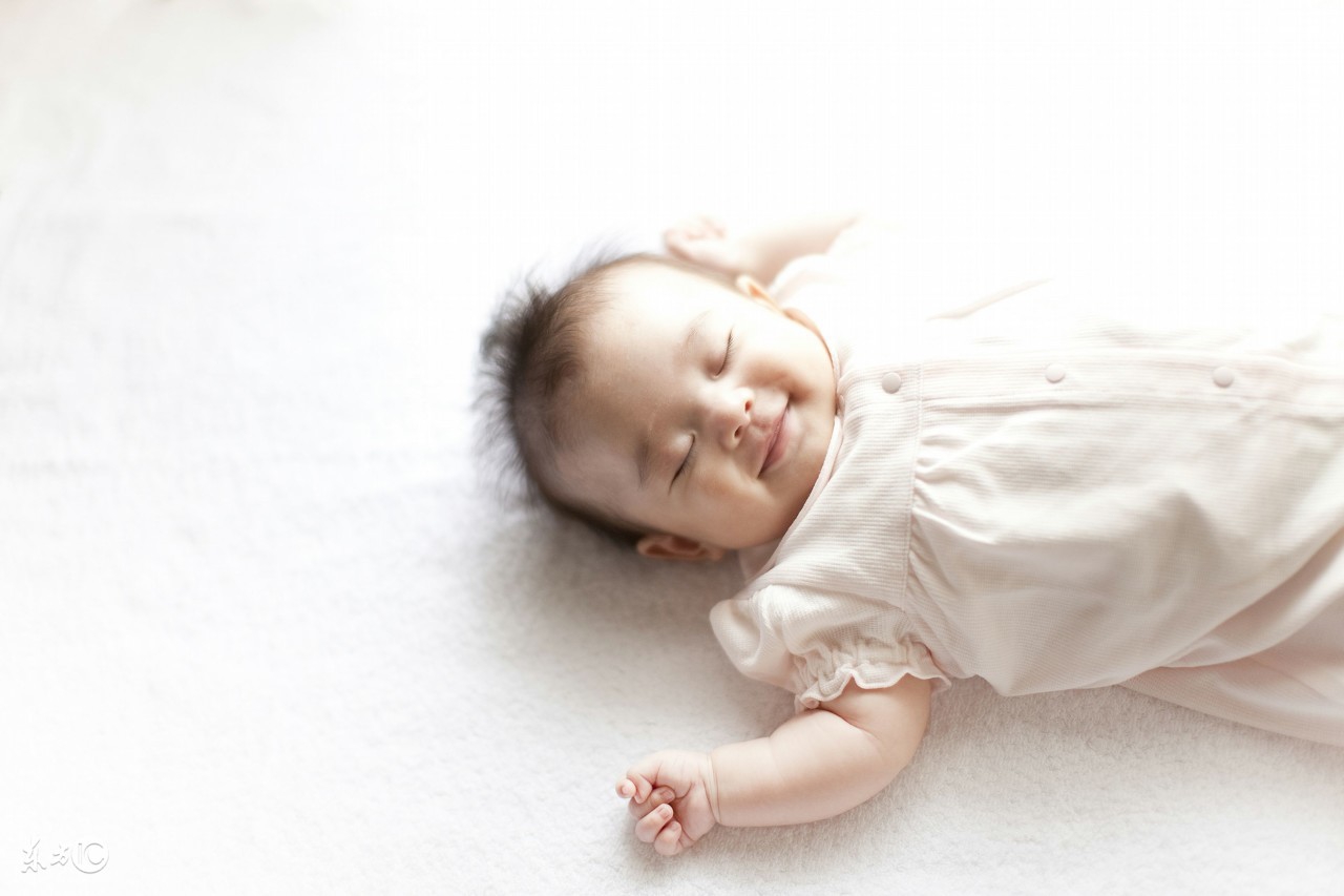 宝宝睡觉爱出汗是自闭症吗,小孩出院后身体虚睡觉出汗