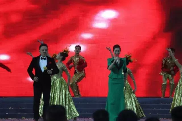 临泉乐翻天,临泉体育场球赛直播