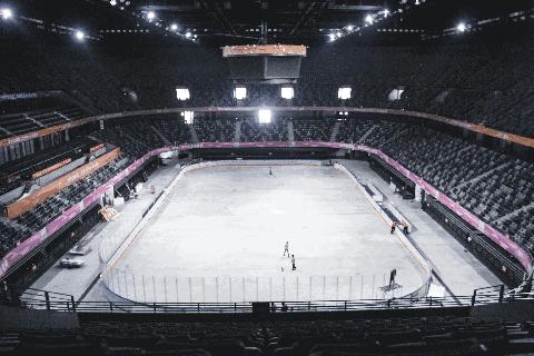 这个会“变魔术”的球场给深圳长脸了