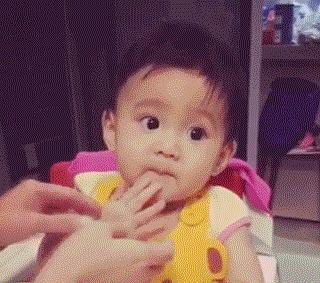 冬天宝宝嘴唇裂开怎么办,秋冬宝宝嘴唇干燥起皮怎么办