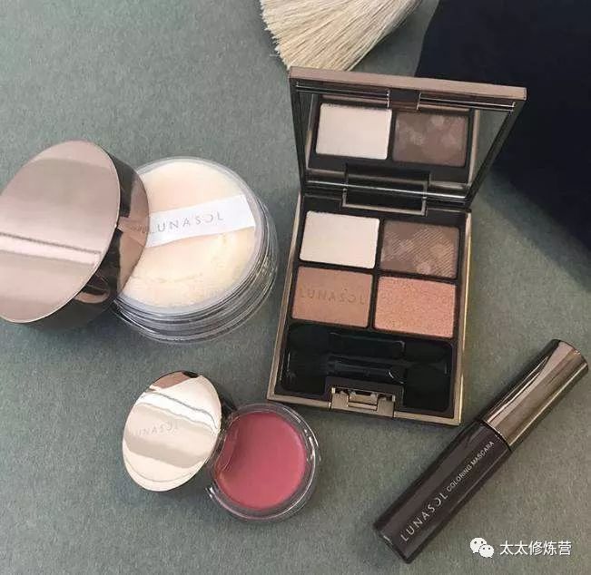 盘点大牌彩妆圣诞限量版,品牌彩妆平价送人圣诞节礼盒推荐