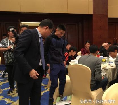 下一个上港！沪上足坛又一强队诞生，五代球星同堂祝贺