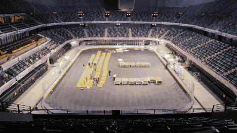 这个会“变魔术”的球场给深圳长脸了