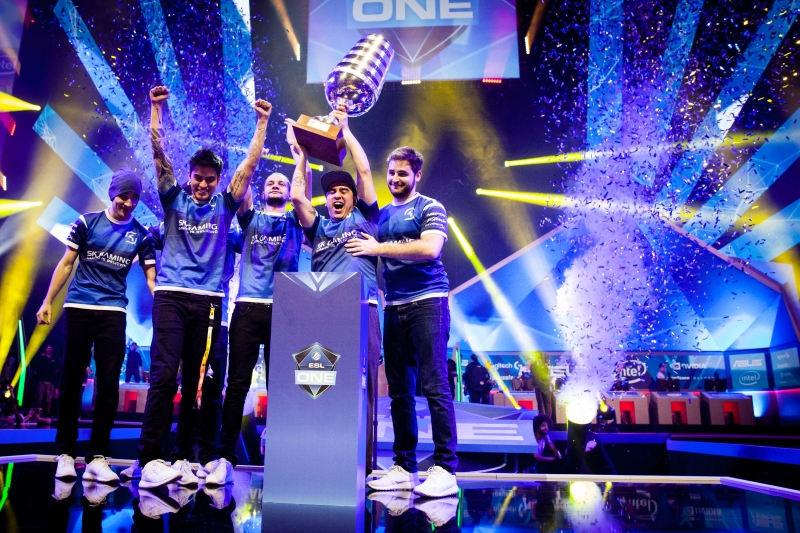 英雄联盟与刀塔,英雄联盟刀塔和lol操作区别