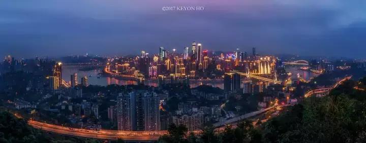 重庆让人着迷的城市,重庆一个充满火锅味的城市