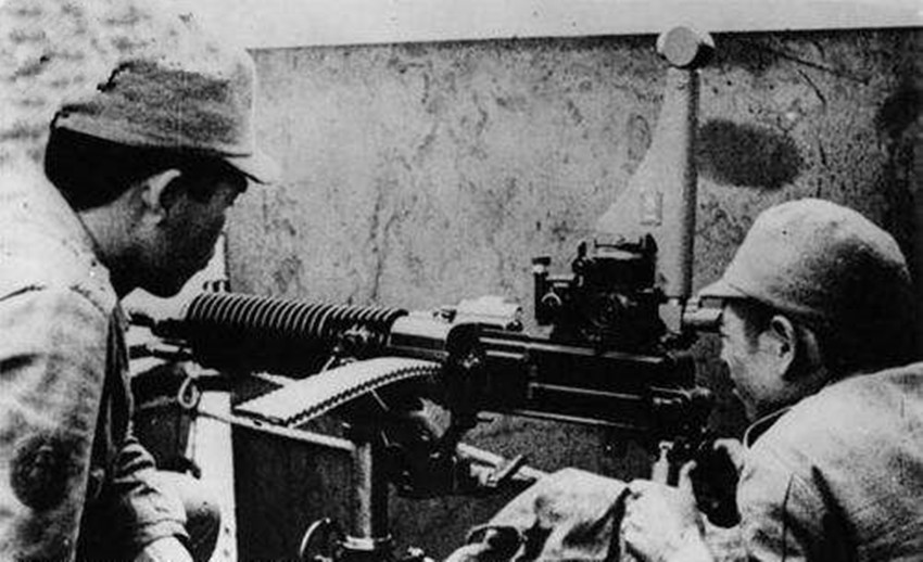 战场上重机枪怎么布置,打仗时机枪都是怎么分布